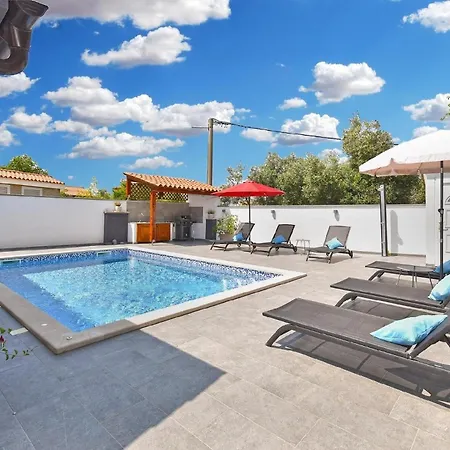 Mit Privatpool Fuer 8 Personen Ca 125 Qm In Galizana, Istrien Istrische Riviera * Galižana