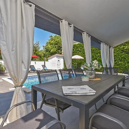Semesterbostad Mit Privatpool Fuer 8 Personen Ca 125 Qm In Galizana, Istrien Istrische Riviera *