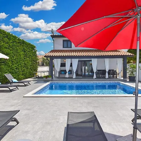 Mit Privatpool Fuer 8 Personen Ca 125 Qm In Galizana, Istrien Istrische Riviera Semesterbostad Galižana