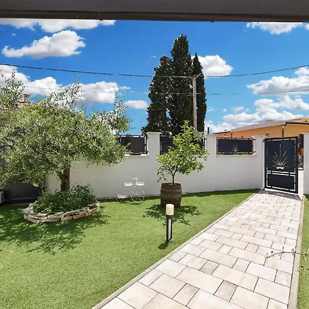 Mit Privatpool Fuer 8 Personen Ca 125 Qm In Galizana, Istrien Istrische Riviera * Galižana
