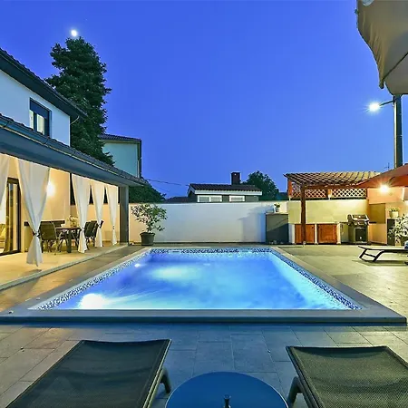 Mit Privatpool Fuer 8 Personen Ca 125 Qm In Galizana, Istrien Istrische Riviera Galižana