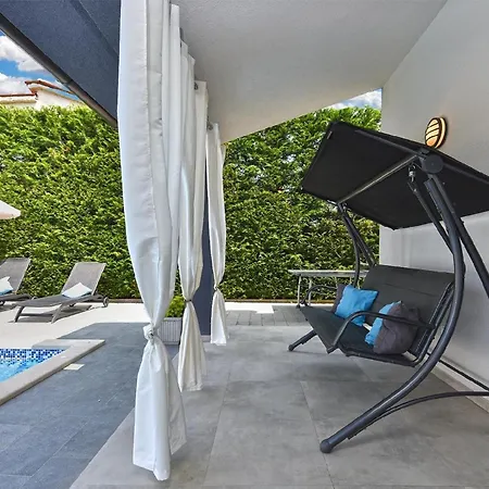 Mit Privatpool Fuer 8 Personen Ca 125 Qm In Galizana, Istrien Istrische Riviera 別荘 *